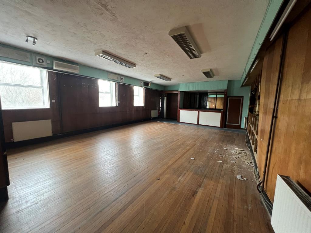 Lot: 81 - FORMER MEMBERS SOCIAL CLUB WITH PLANNING PERMISSION FOR EIGHT DWELLINGS - Upstairs function room